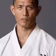 八巻建弐